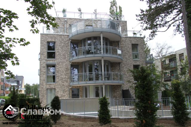 Частный дом с облицовкой кирпичом Feldhaus Klinker 682 sintra argo blanco