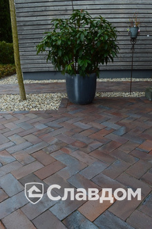 Частный дом с мощением брусчаткой LHL Antika