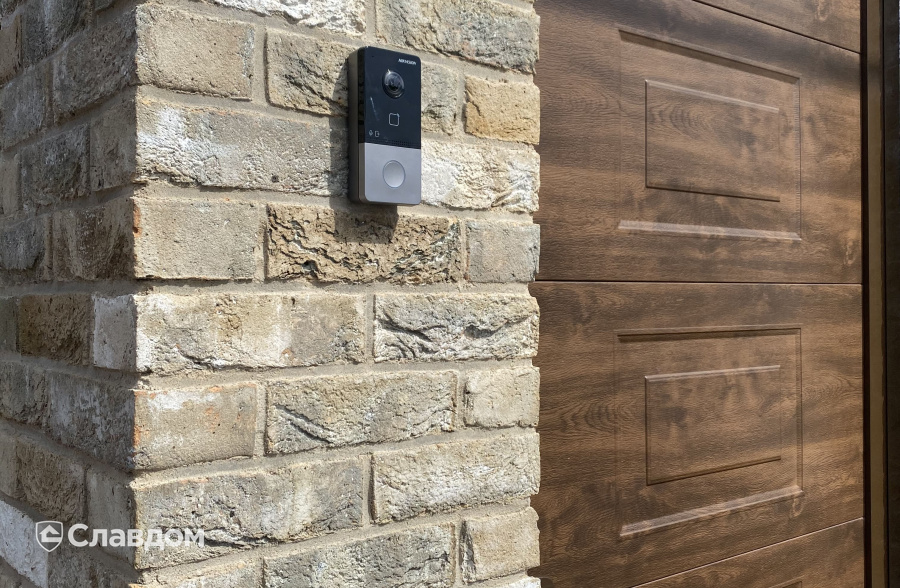 Резиденция в Московской области с облицовкой фасада и камина кирпичом ENGELS HANDFORM Carthago