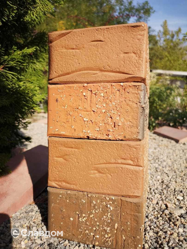 Частный дом с использованием кирпича Славянский КЗ Готик-Антик