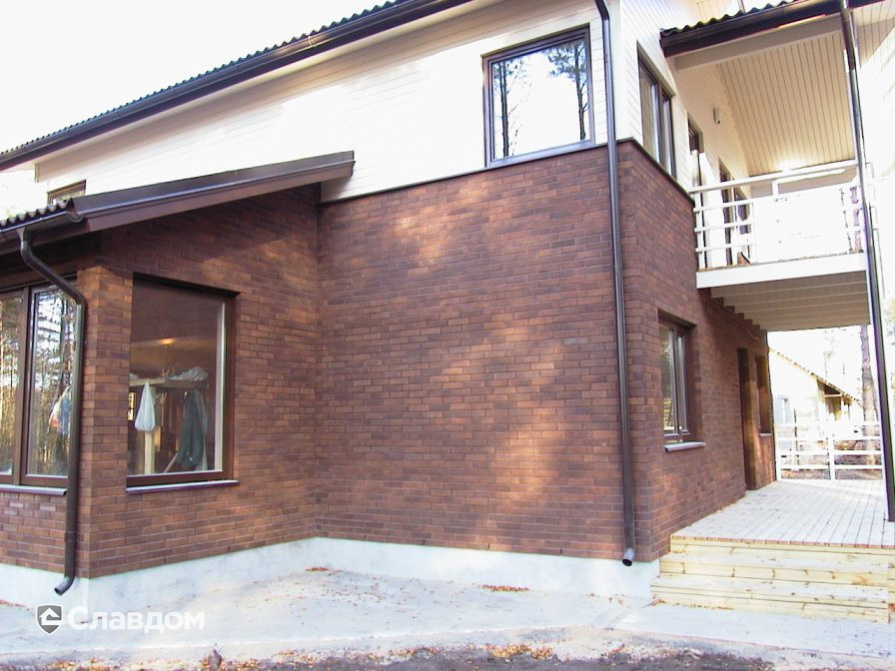 Двухэтажный коттедж с облицовкой кирпичом Terca Terra шероховатый