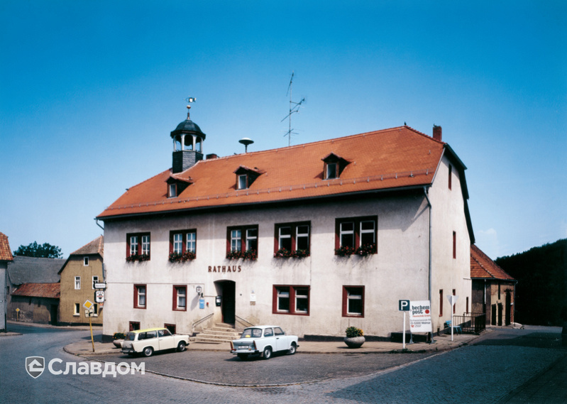 Ратуша с крышей из черепицы Creaton Biber Klassik Naturrot