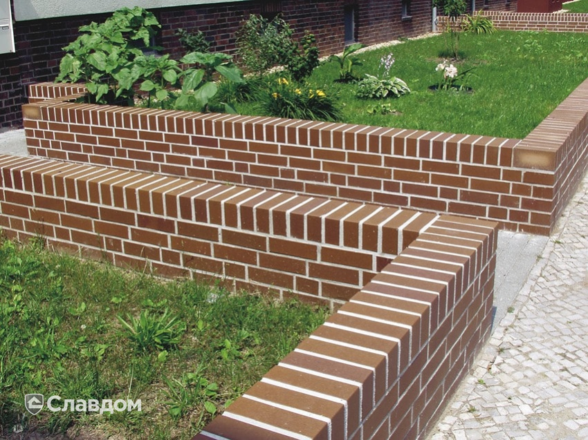 Садовое ограждение с облицовкой кирпичом Terca Lausitz