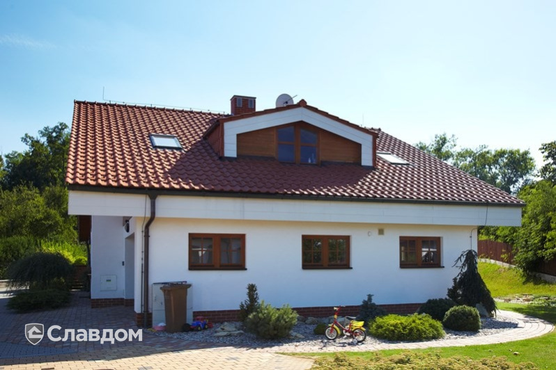 Частный дом с черепицей TONDACH Samba 11 natural red