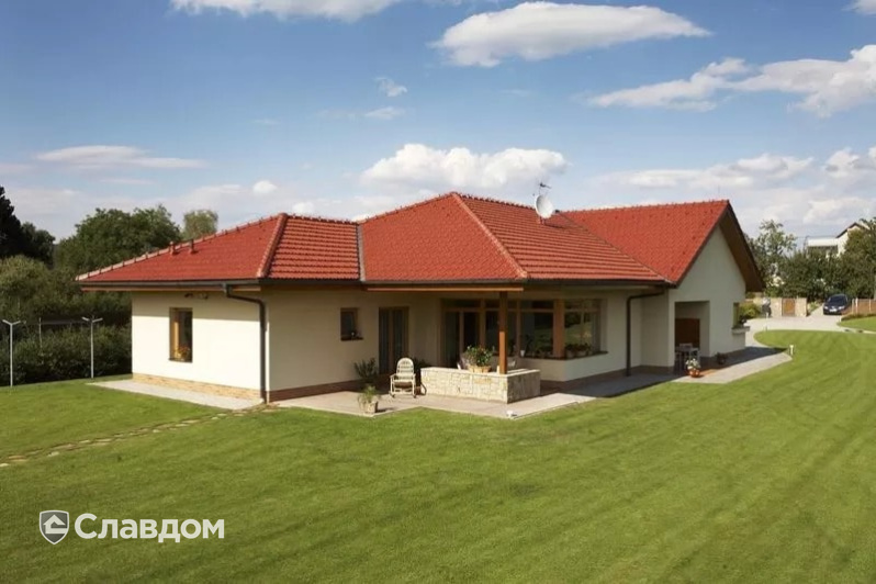 Частный дом с черепицей TONDACH Французская 10-красный ангоб