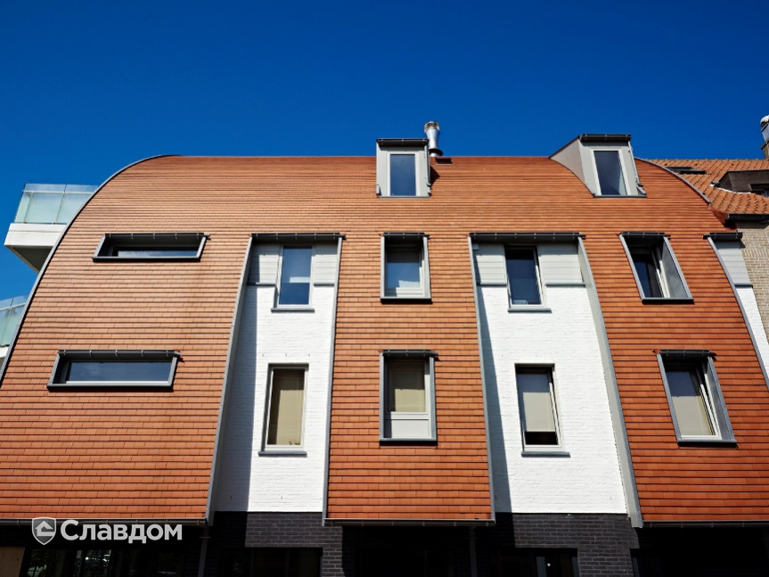 Малоэтажный жилой дом с применением керамической черепицы Koramic 301 Plain Tile Smooth Natural Red