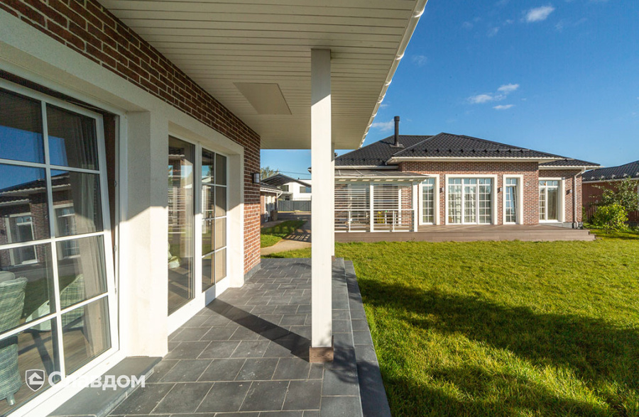 Частный дом с облицовкой плиткой Roben Formback Buntgeflammt