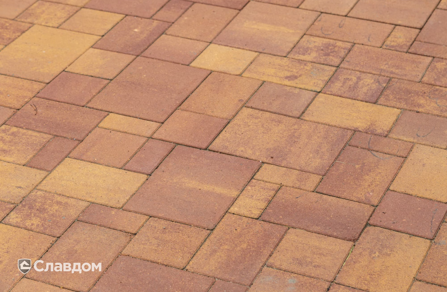 Частный дом в Ленинградской области с мощением плиткой Braer Классико