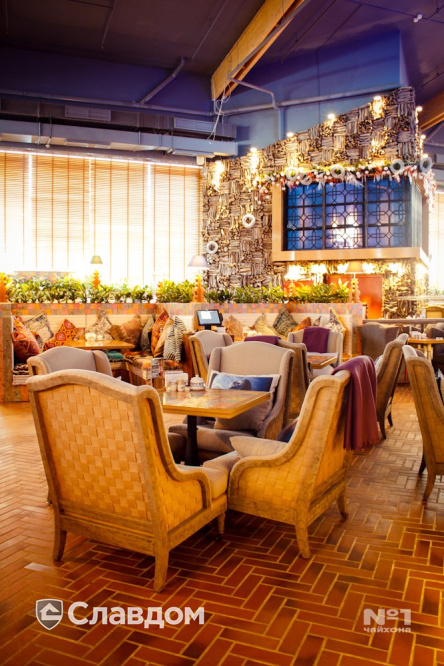 Ресторан Чайхона №1 с фасадной плиткой Stroeher Keravette Chromatic 316 patrizien ofenbunt