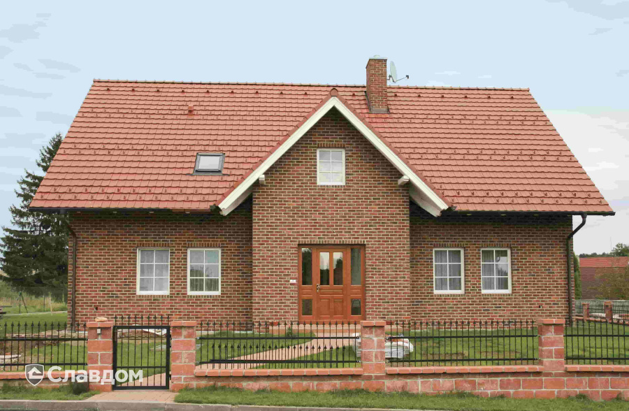 Двухэтажный загородный дом с облицовкой кирпичом ручной формовки MUHR Nr 7 Westfalisch-bunt