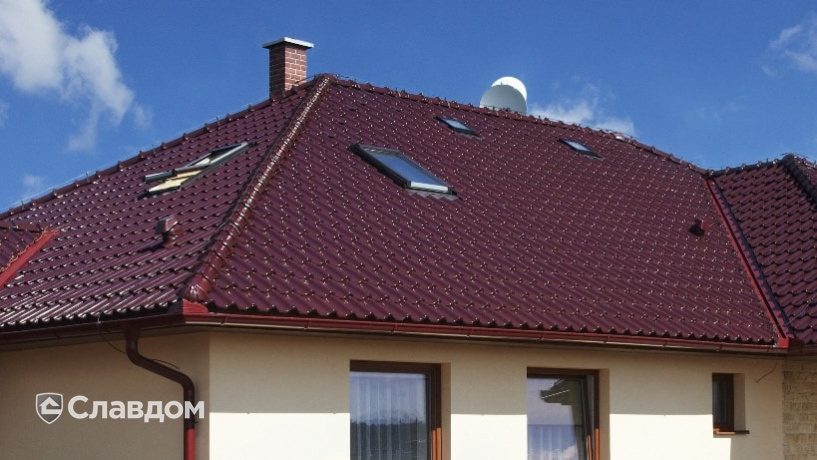 Жилой дом с черепицей TONDACH Самба 70-вишневый глазурь