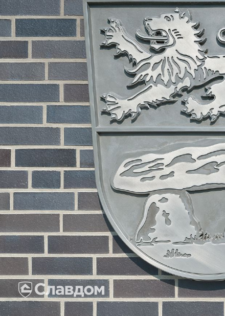 Административное здание района Хайдекрейс в Германии с облицовкой кирпичом MUHR 15 Schwarz-bunt Edelglanz