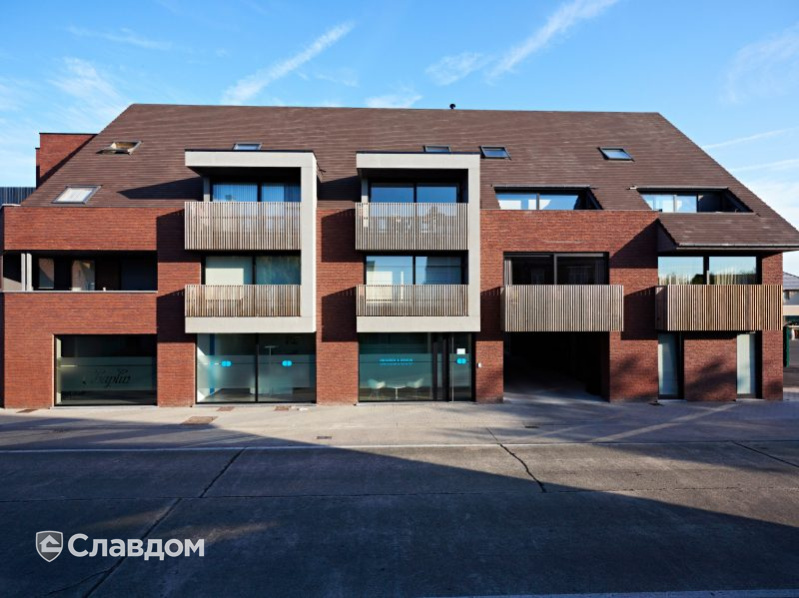 Жилой дом в Зедельгеме с облицовкой кирпичом Terca Iluzo Paars