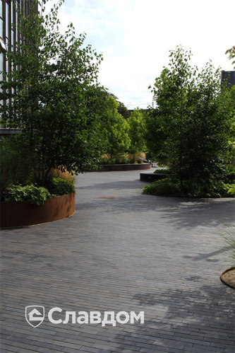 Сквер Копенгагенского университета с применением брусчатки MUHR 15 Schwarz-bunt edelglanz