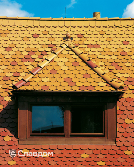 Декоративная крыша из черепицы Creaton Biber Klassik Rot Engobiert с декоративными элементами