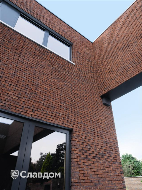 Объект общественного назначения с облицовкой кирпичом Terca Wijnrood