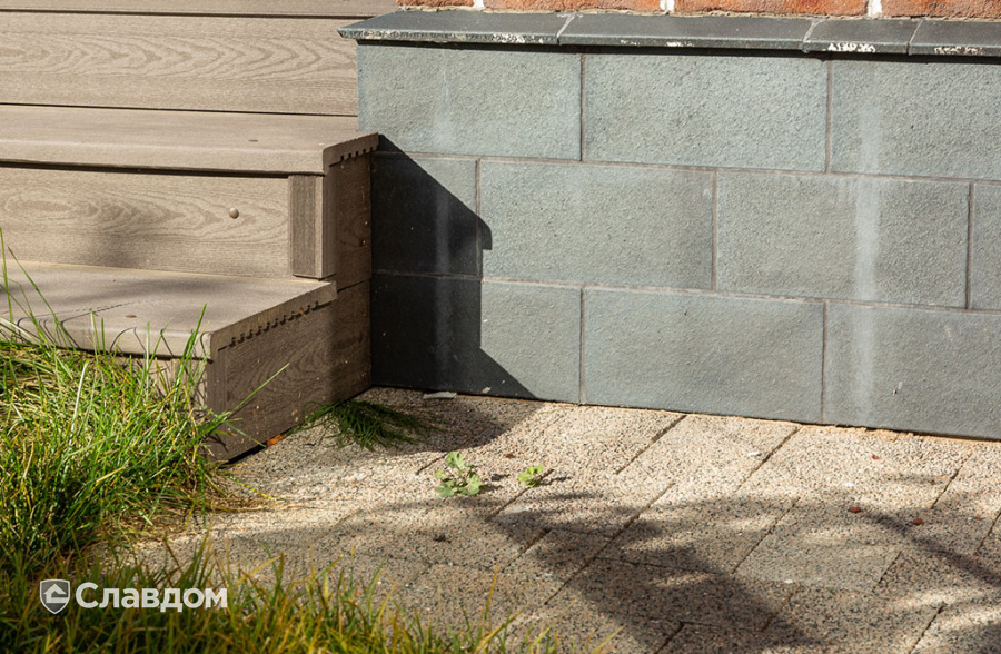 Частный дом с облицовкой плиткой Roben Formback Buntgeflammt