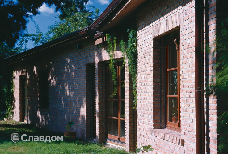 Дом облицованный фасадной плиткой LHL Terra Cotta