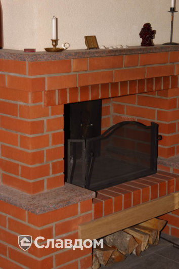 Камин с облицовкой кирпичом Terca Red гладкий