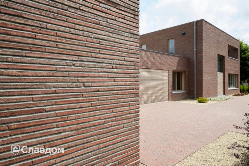 Частный дом в Дестелбергене с облицовкой кирпичом Terca Wasserstrich Special Rood