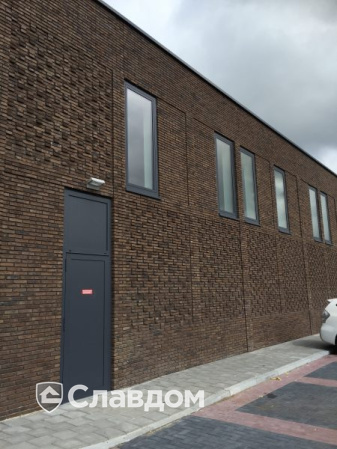 Здание супермаркета Lidl с облицовкой кирпичом Terca Patos Falls