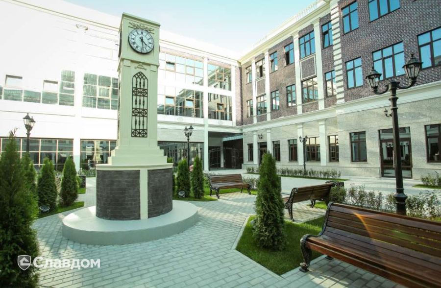 Клубный деловой центр Central Yard с облицовкой фасадной плиткой Stroeher Keravette Shine 825 sherry