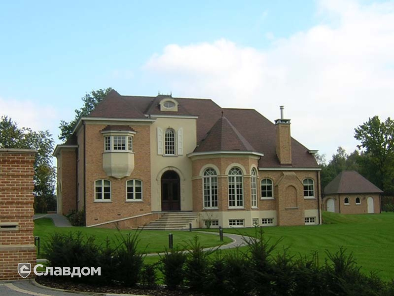 Особняк с применением керамической черепицы Koramic 301 Plain Tile Smooth Rustic Engobe