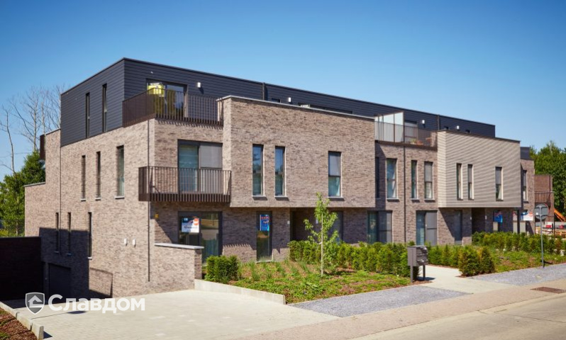 Жилой дом с облицовкой кирпичом Terca Iluzo Bruin