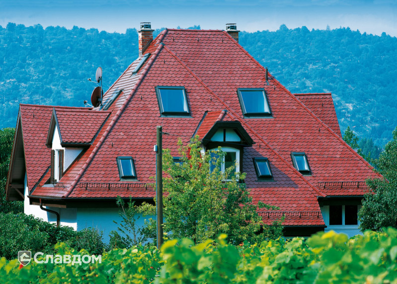 Дом в горах с крышей из черепицы Creaton Biber Klassik Rot Glasiert