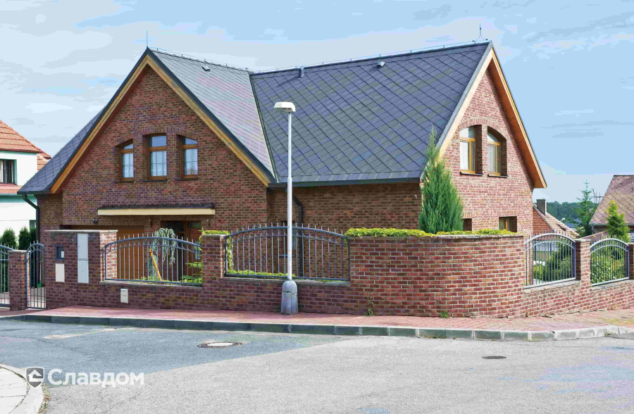 Двухэтажный частный дом с облицовкой кирпичом ручной формовки MUHR Nr 7 Westfalisch-bunt