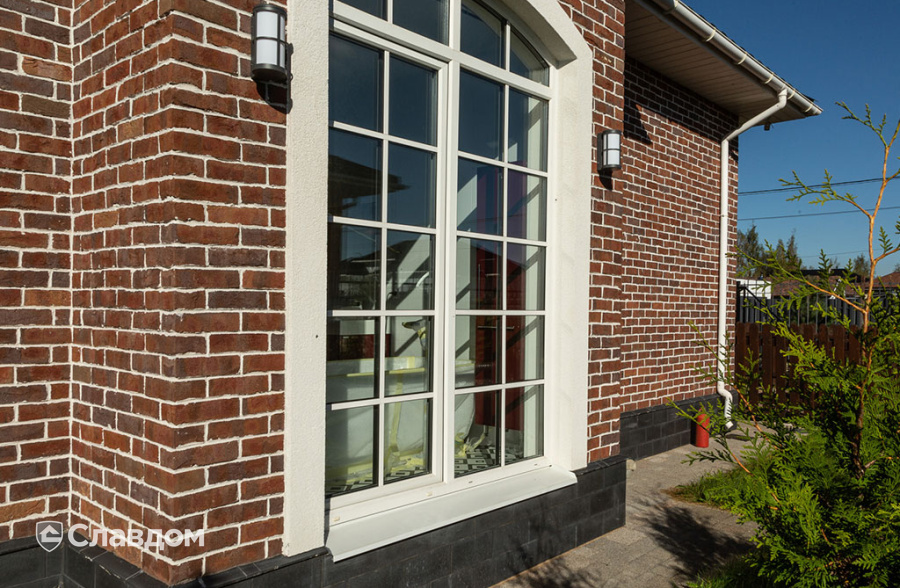 Частный дом с облицовкой плиткой Roben Formback Buntgeflammt