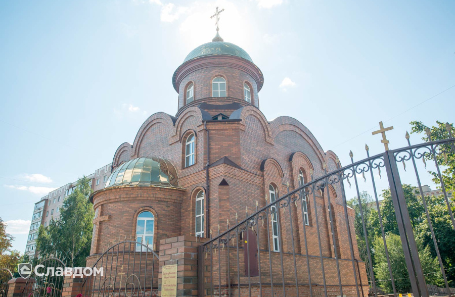 Церковь с облицовкой из кирпича Керамейя диабаз рустика