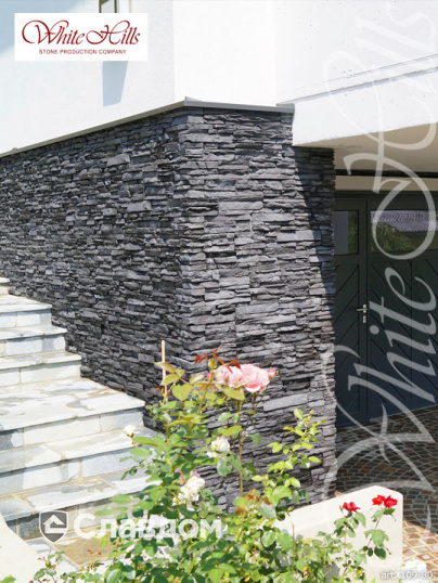 Фасад частного коттеджа с применением облицовочного камня White Hills Кросс Фелл 109-80