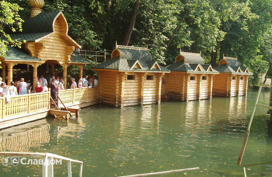 Церковь за городом с применением мягкой кровли TEGOLA Нордик Зеленый с отливом