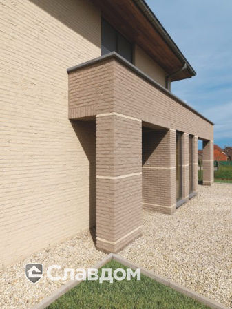 Частный дом с облицовкой кирпичом Terca Branco и Prata