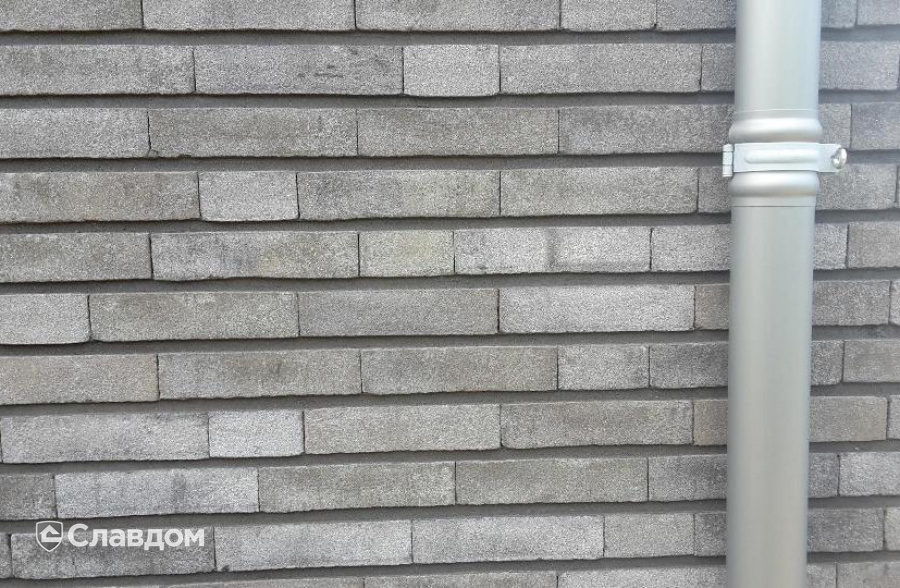 Коттедж с облицовкой кирпичом Terca Metal Ruthenium