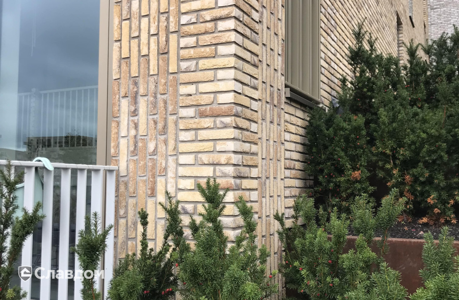 Многоэтажный дом с применением керамического кирпича ENGELS HANDFORM Tanganyika