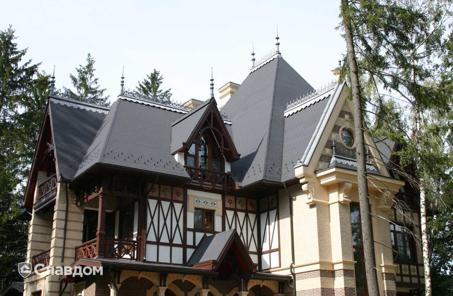 Дом за городом с применением мягкой кровли TEGOLA Классик Сланец