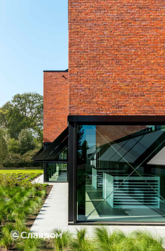 Новое здание инженерного офиса с облицовкой кирпичом Terca Metropolis Aula