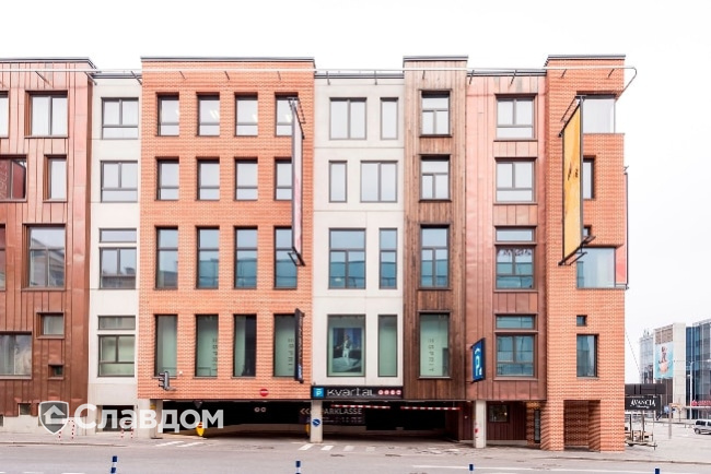 Офисное здание с облицовкой кирпичом Terca Red гладкий