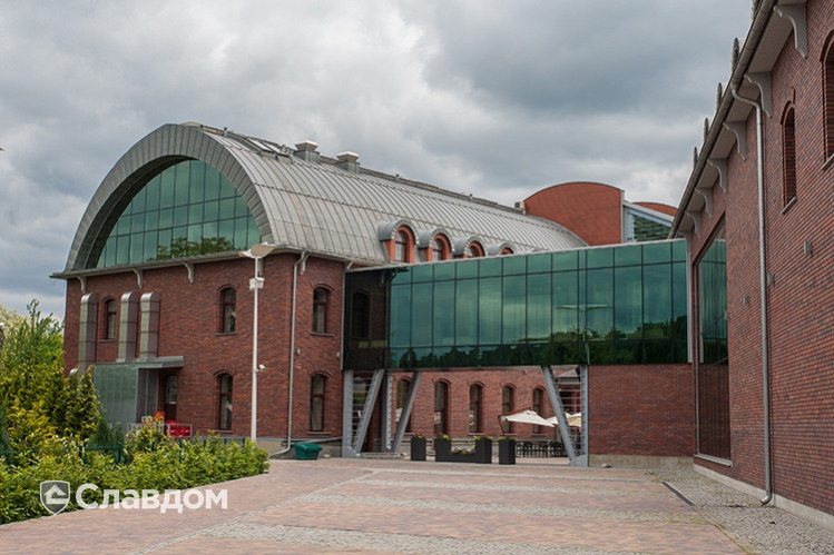 Здание с применением облицовочного кирпича LHL CLASSIC 03-01-15-0100-1