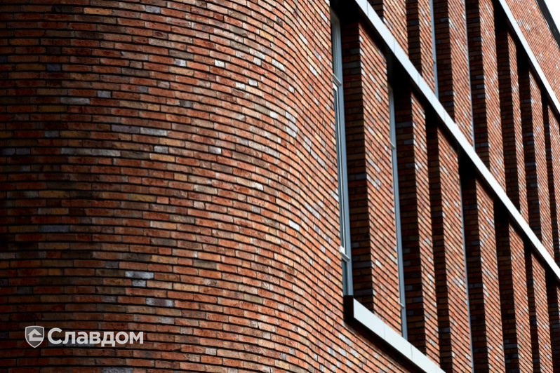 Многофункциональный центр Het Klavier с облицовкой кирпичом Terca Winhov Falls