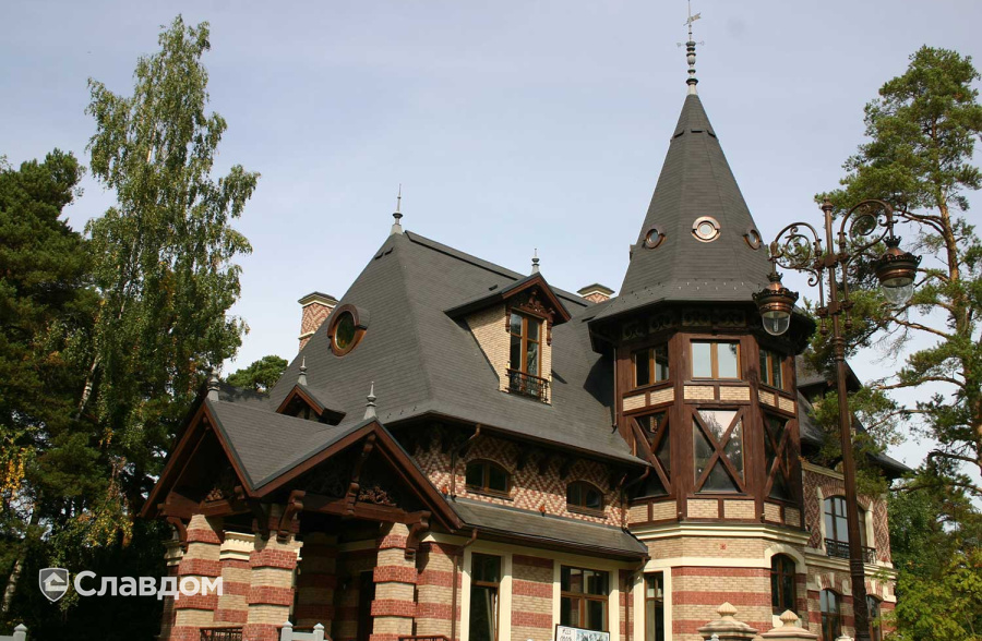 Частный загородный дом с применением мягкой кровли TEGOLA Классик Сланец