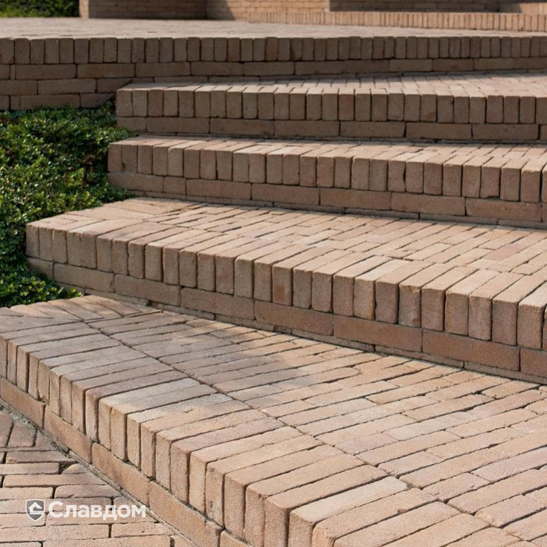 Садовая лестница частного дома с применением брусчатки Penter Siena WF