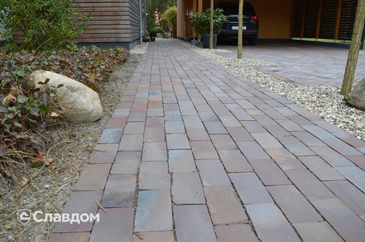 Частный дом с мощением брусчаткой LHL Antika