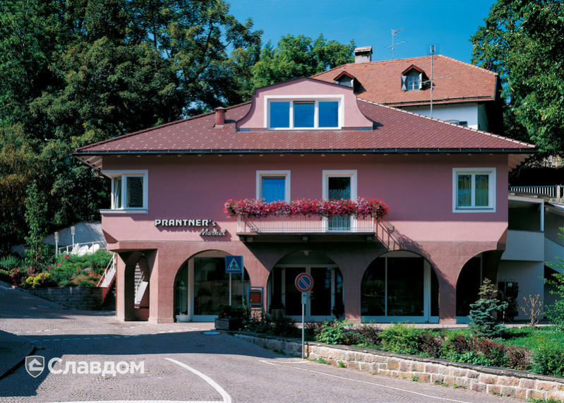 Магазин с крышей из черепицы Creaton Biber Klassik Rot Engobiert