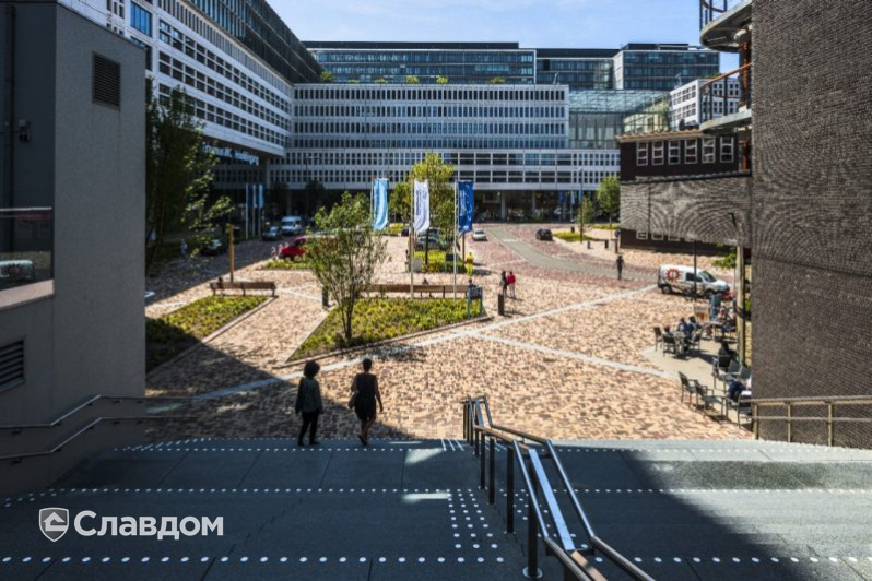 Медицинский центр университета Эразмус с миксом брусчатки Penter Paviona, Omber, Siena и Mastiek