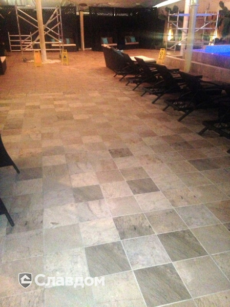 Интерьер ресторана с применением клинкерной плитки Gres Aragon Itaca Mix