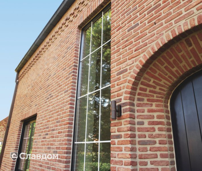 Двухэтажный коттедж с облицовкой кирпичом Terca Oud Ravels