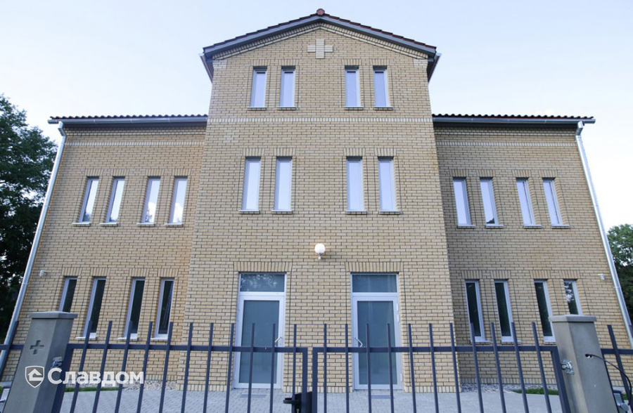 Трехэтажный дом с использованием облицовочного кирпича Lode Asa Sarmite 11.313100L